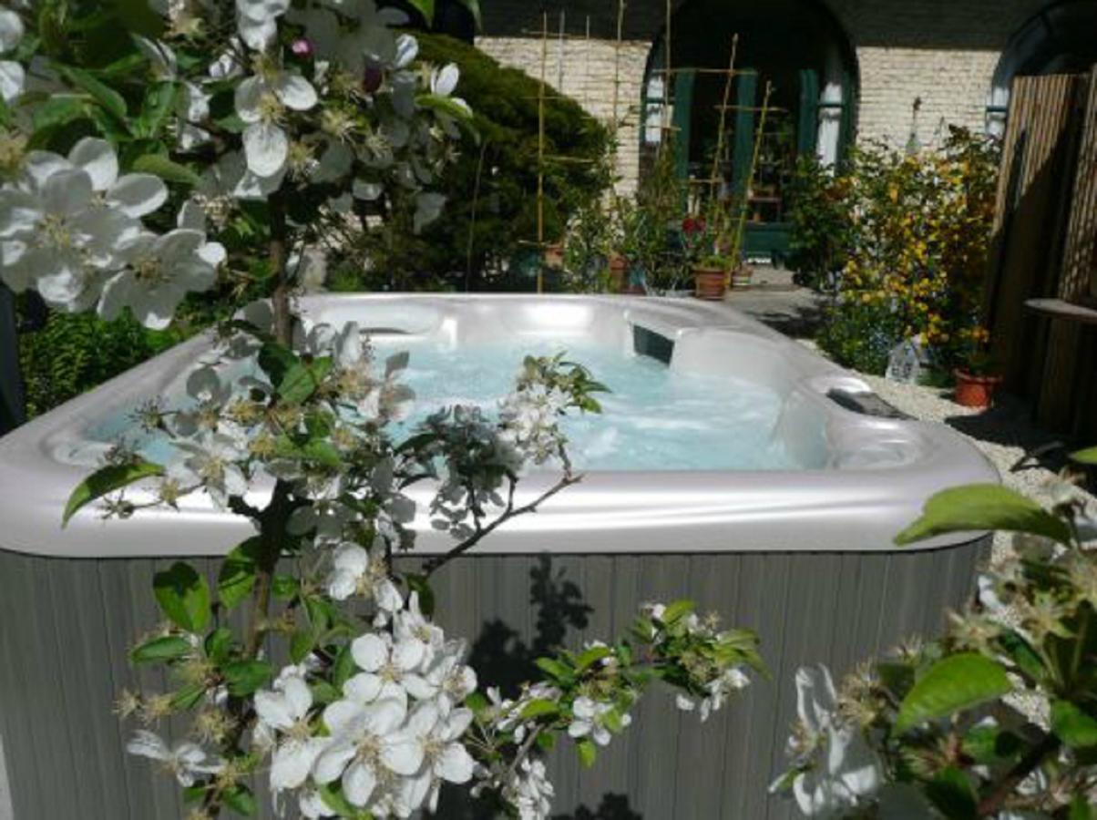 Manoir De Bois En Ardres Bed & Breakfast Екстериор снимка